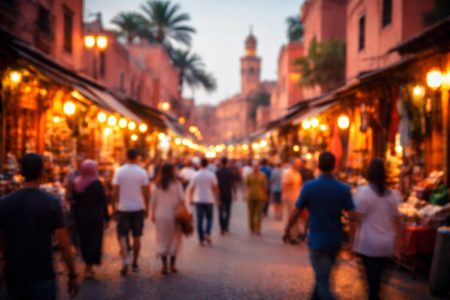 rue-marrakech-batiments-colores-passants