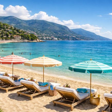plage-marquet-transats-parasols-collines